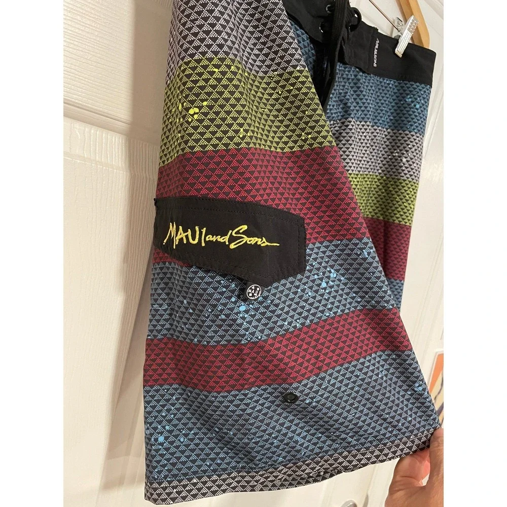 Maui and Sons‎ Board Shorts Swim Trunks Stretch Pixel Grey Blue Red Mens 34x10 L - Picture 8 of 12
